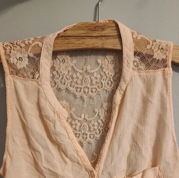 Hollister Peach Coral Button Front Lace Back Sleeveless Top Blouse - Picture 3 of 5